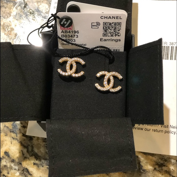 ❌SOLD❌CHANEL 20A Gold & Crystal Stud Logo Earrings - Picture 7 of 13
